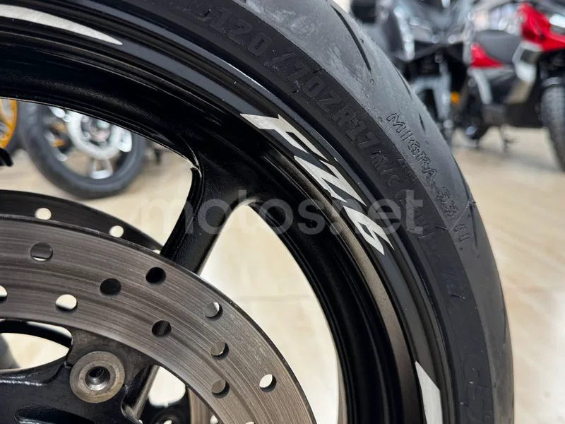Yamaha FZ6 - Vista 18