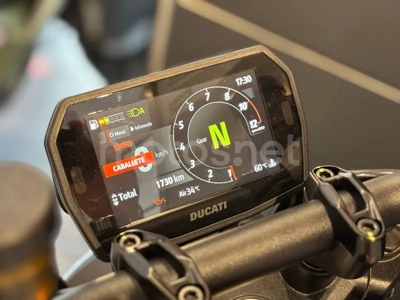 Ducati Monster - Vista 3
