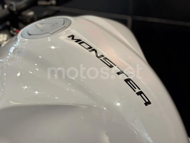Ducati Monster - Vista 4