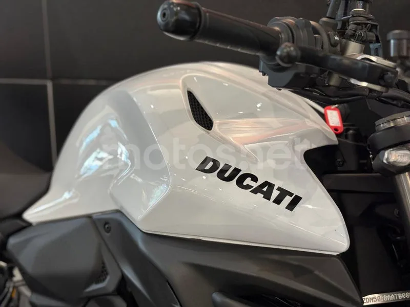 Ducati Monster - Vista 6
