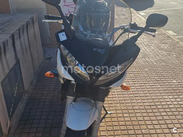 Yamaha FZ6 Fazer - Vista 4