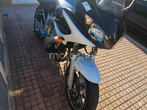 Yamaha FZ6 Fazer - Vista 5