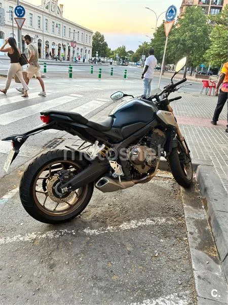 Honda CB650R - Vista 3