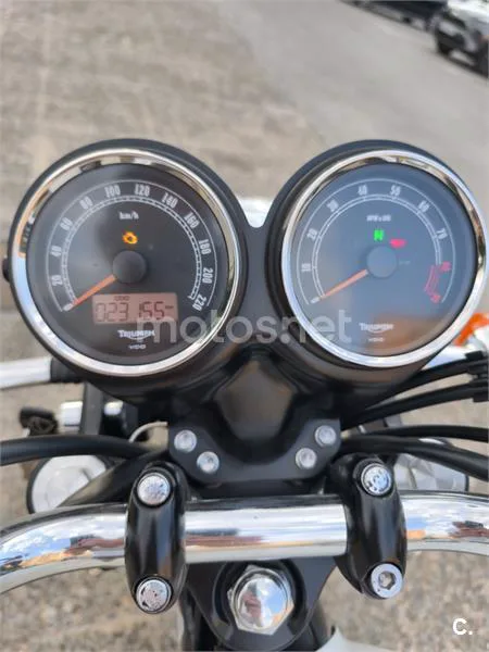Triumph Bonneville T100 - Vista 8