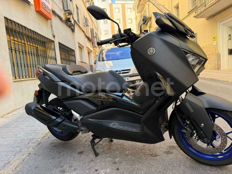 Yamaha XMAX 300 - Vista 3