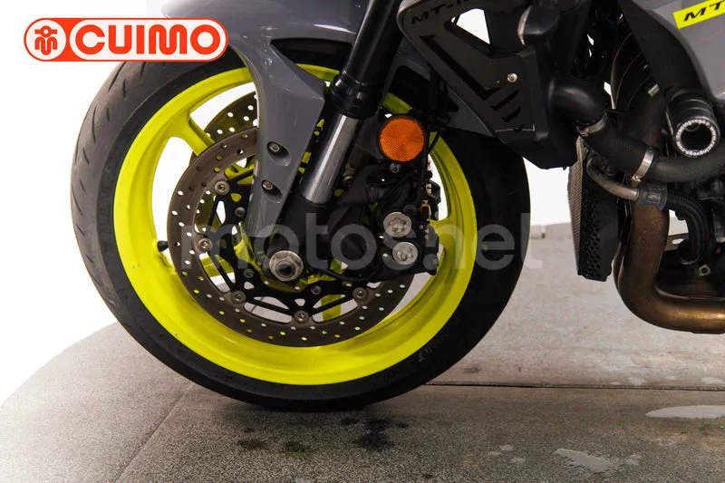 Yamaha MT-10 - Vista 23