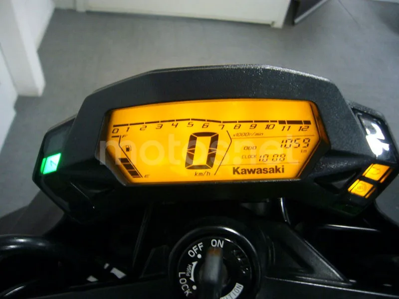 Kawasaki Z125 - Vista 9