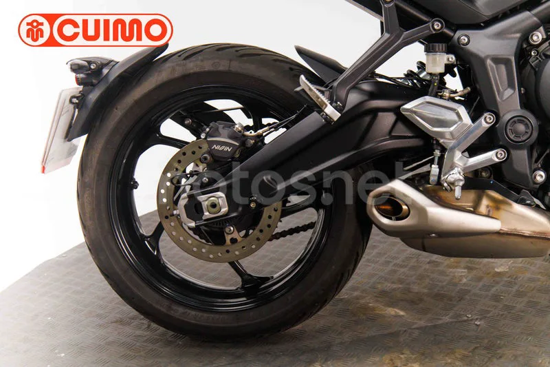 Triumph Trident 660 - Vista 19