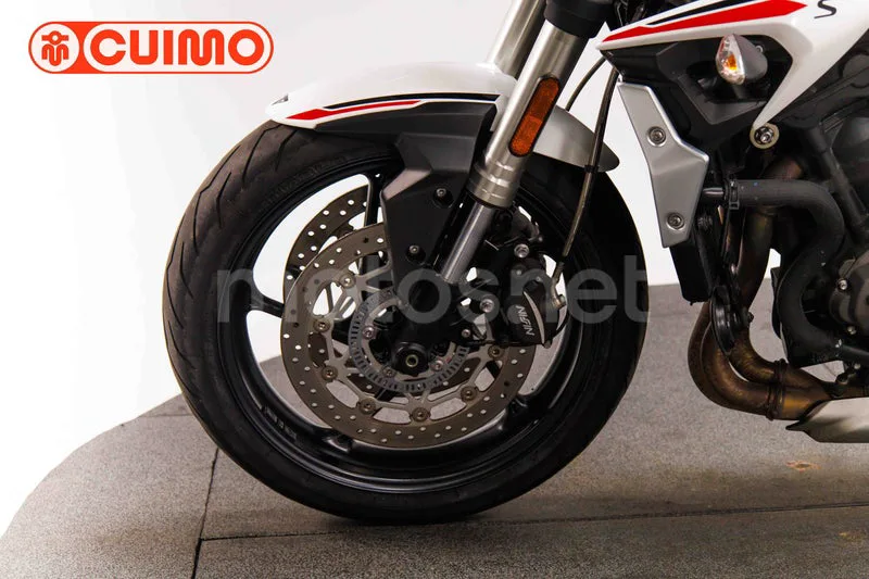 Triumph Speed Triple - Vista 21