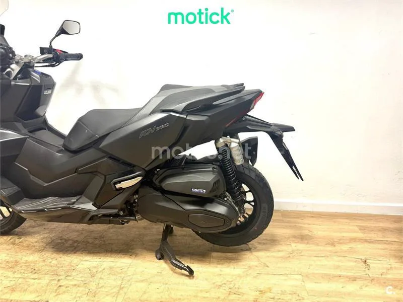 Honda ADV350 - Vista 8