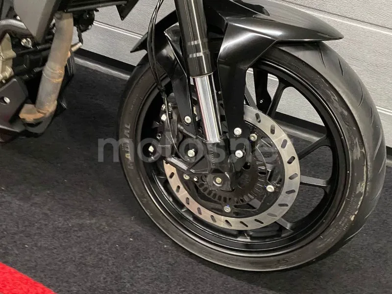 CFMOTO 300NK - Vista 12
