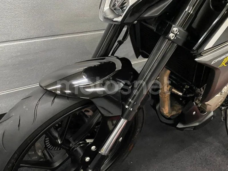 CFMOTO 300NK - Vista 4