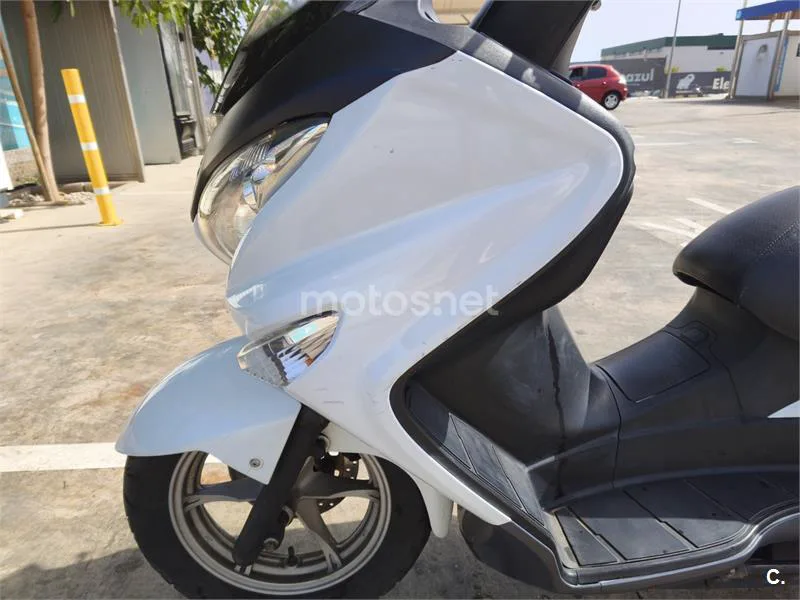 Suzuki Burgman 125 - Vista 8