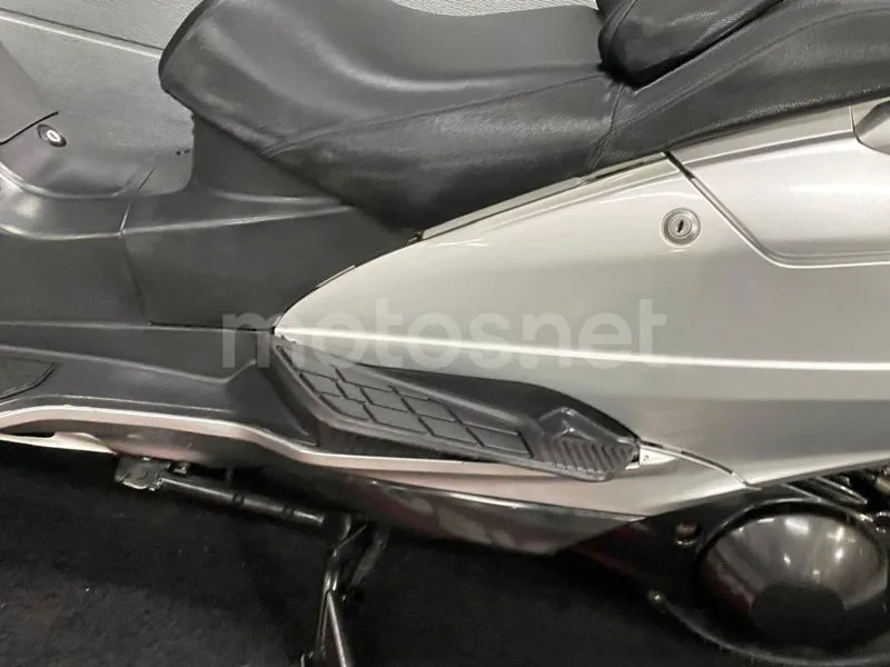Suzuki Burgman 250 - Vista 11
