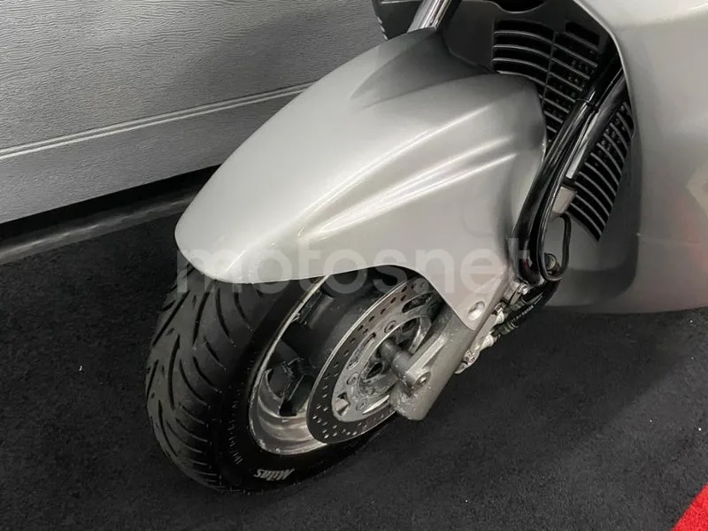 Suzuki Burgman 250 - Vista 13