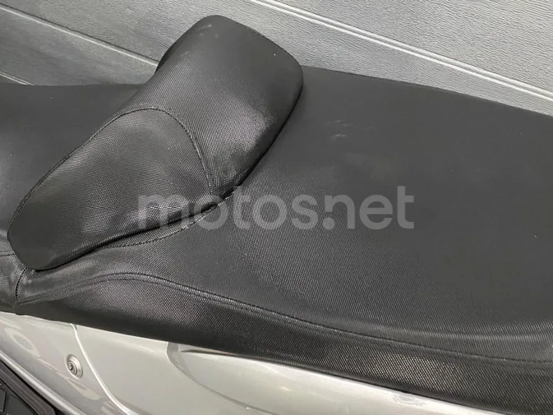Suzuki Burgman 250 - Vista 14