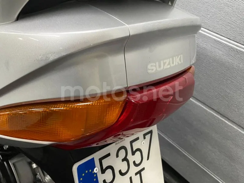 Suzuki Burgman 250 - Vista 15