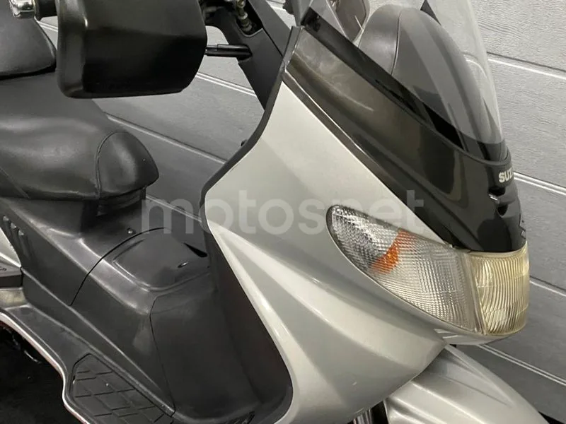 Suzuki Burgman 250 - Vista 6