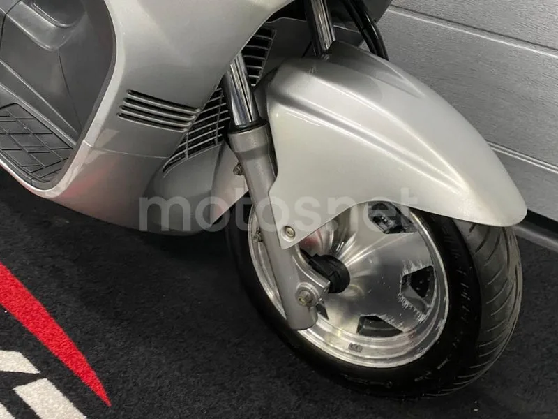 Suzuki Burgman 250 - Vista 7