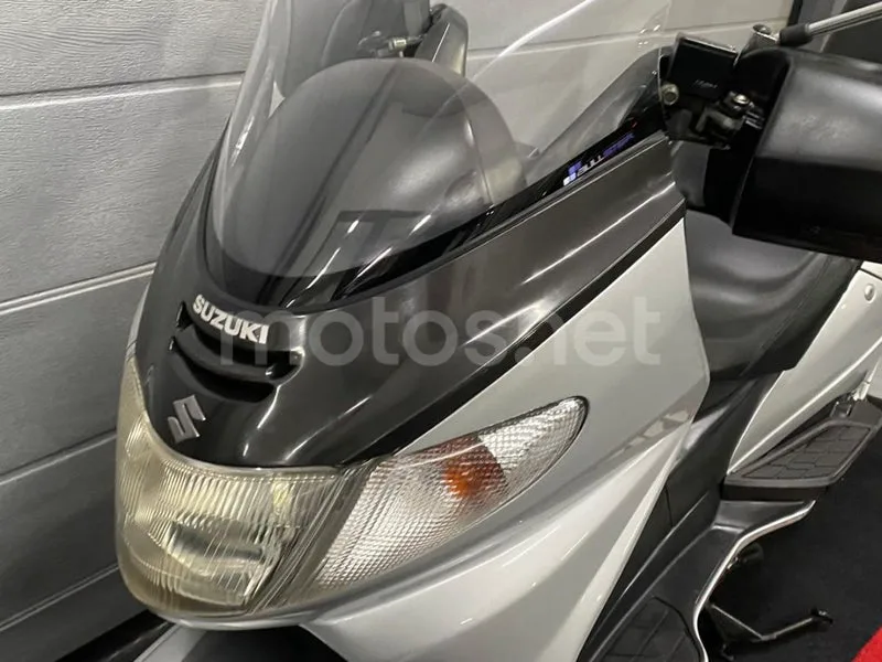 Suzuki Burgman 250 - Vista 9