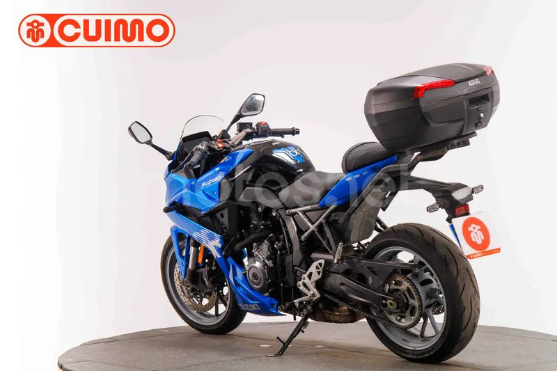 Suzuki GSX-8R - Vista 6