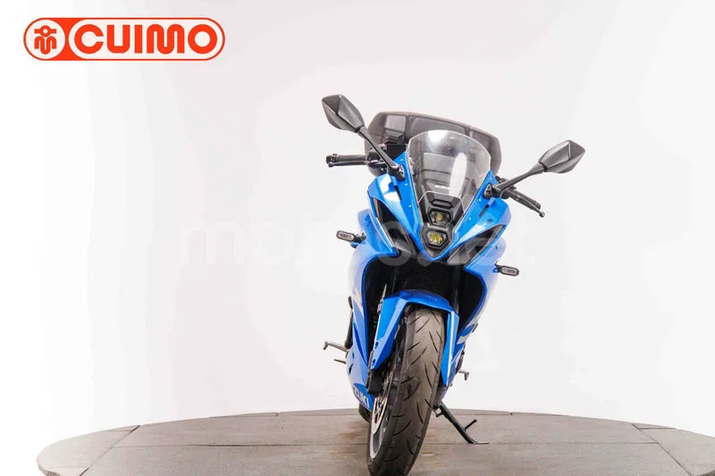Suzuki GSX-8R - Vista 10