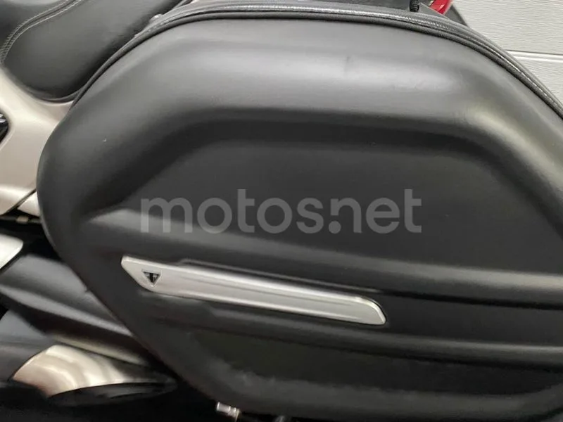 Triumph Rocket 3 - Vista 15