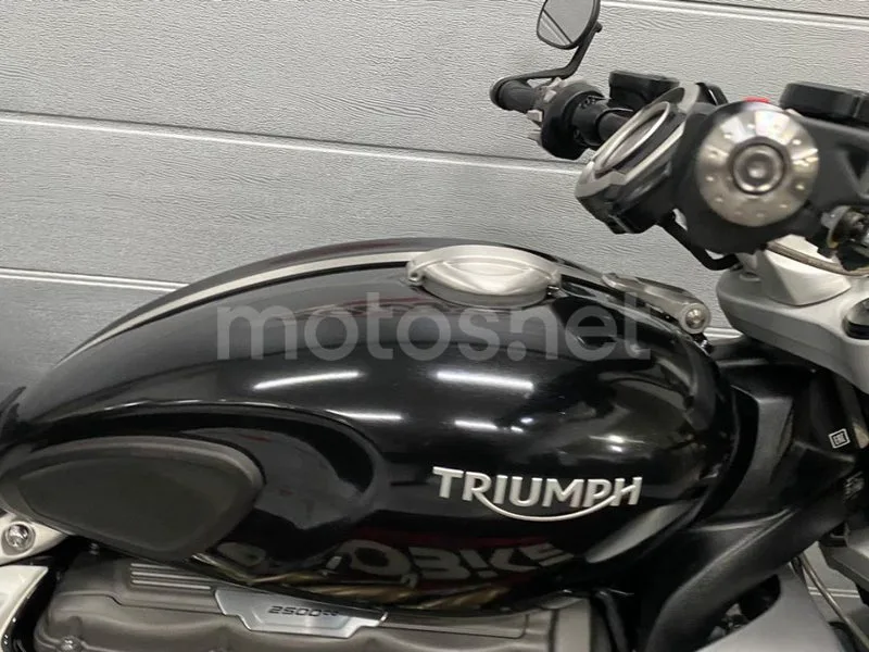 Triumph Rocket 3 - Vista 4