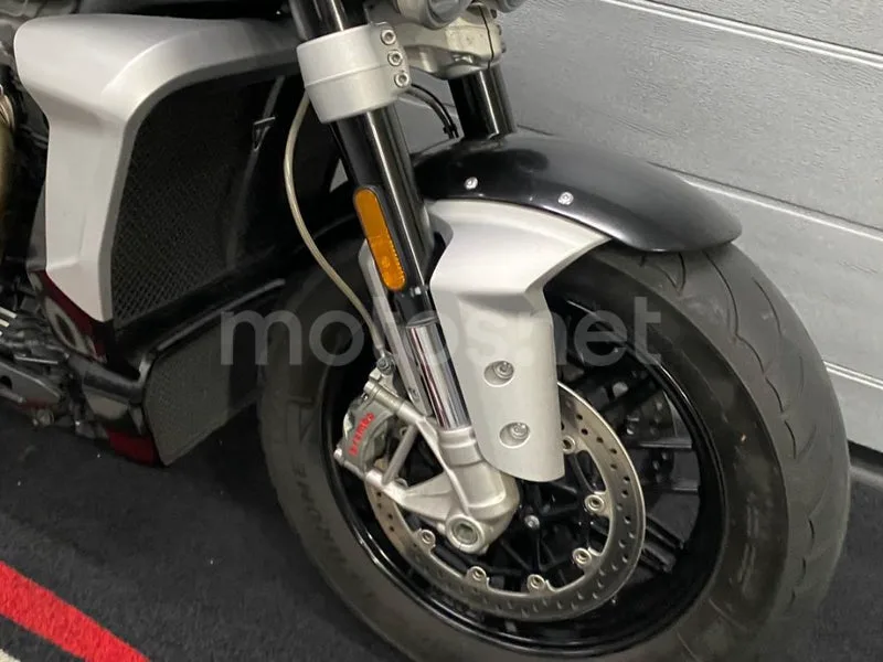 Triumph Rocket 3 - Vista 7