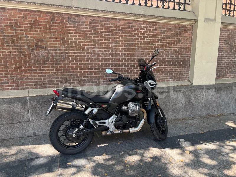 Moto Guzzi V85 Strada - Vista 3