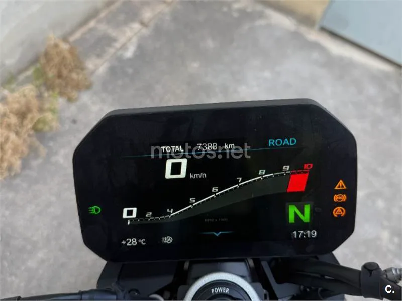 BMW F 900 R - Vista 3