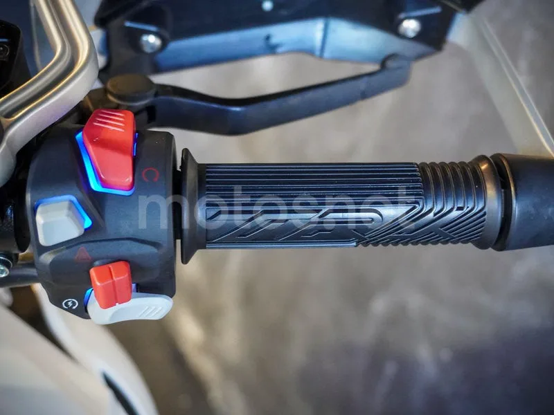 Benelli TRK 502 - Vista 21