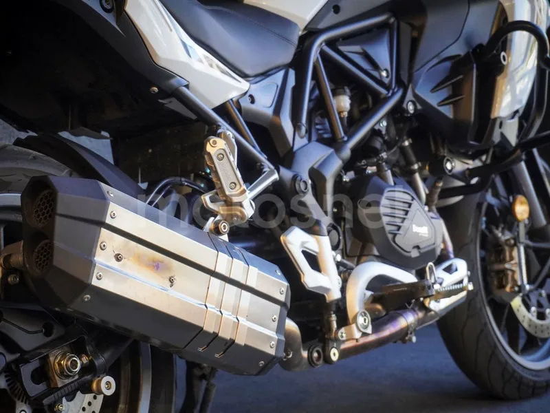 Benelli TRK 502 - Vista 9