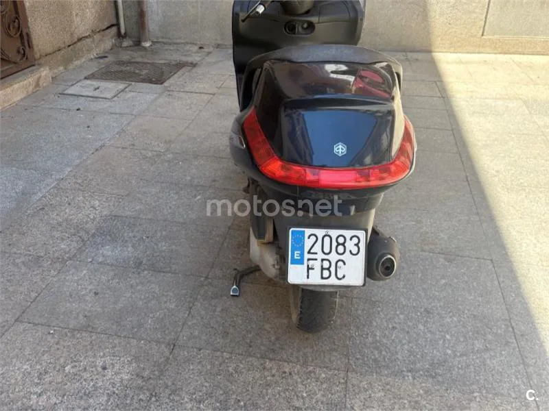 Piaggio X8 250 - Vista 3
