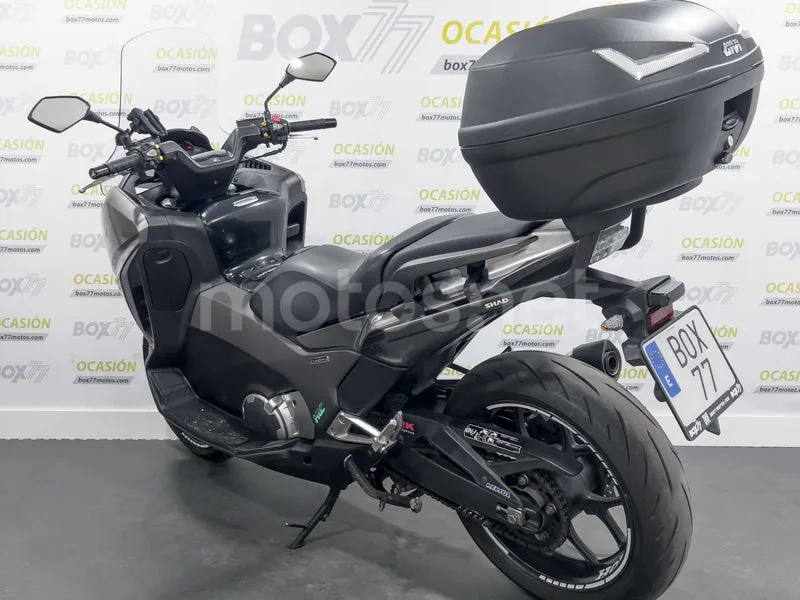 Honda Integra 750 S - Vista 5