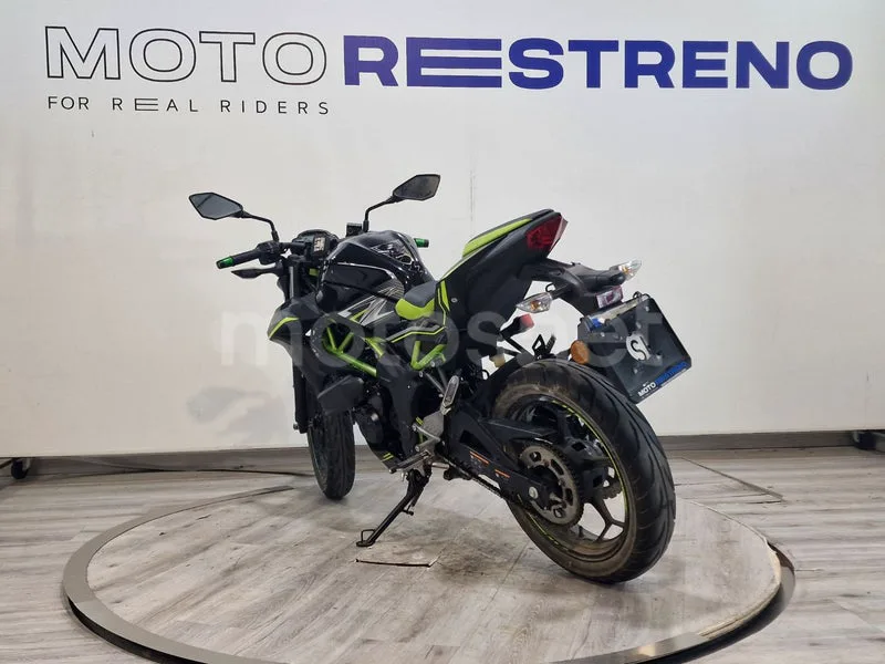 Kawasaki Z125 - Vista 3