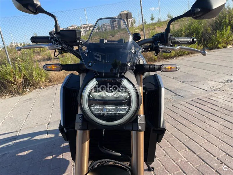 Honda CB650R - Vista 11