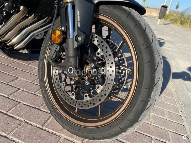 Honda CB650R - Vista 12