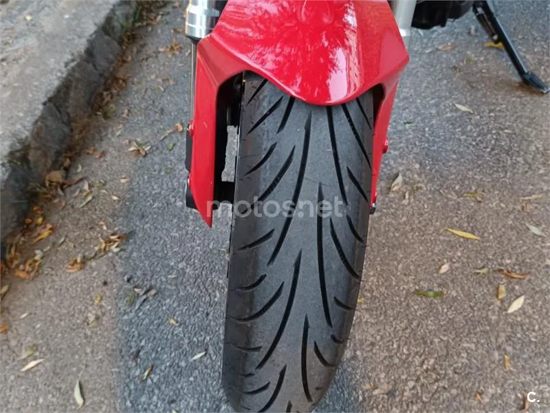 Ducati Monster 696 - Vista 3