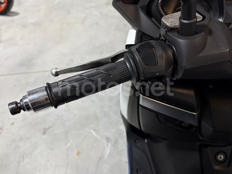 Yamaha XMAX 125 - Vista 11