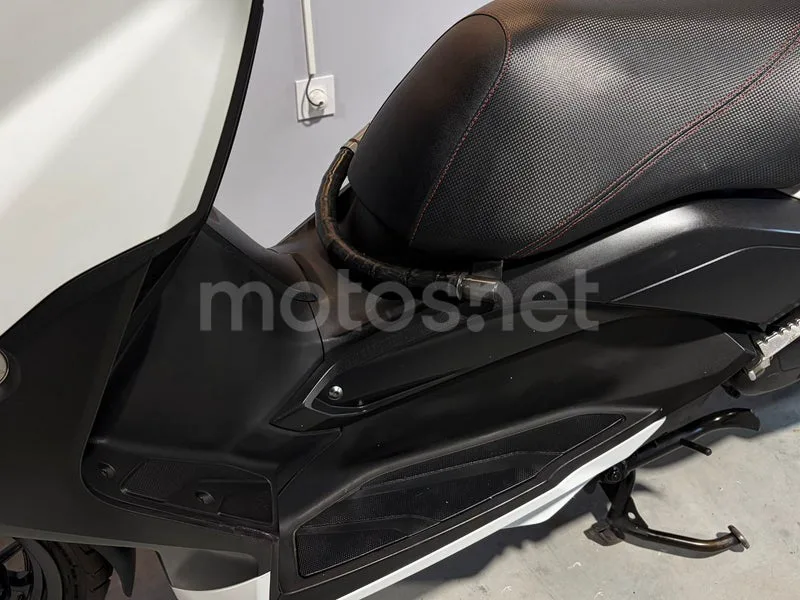 Yamaha XMAX 125 - Vista 6