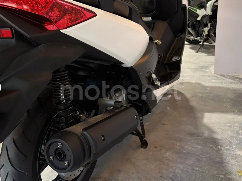 Yamaha XMAX 125 - Vista 8