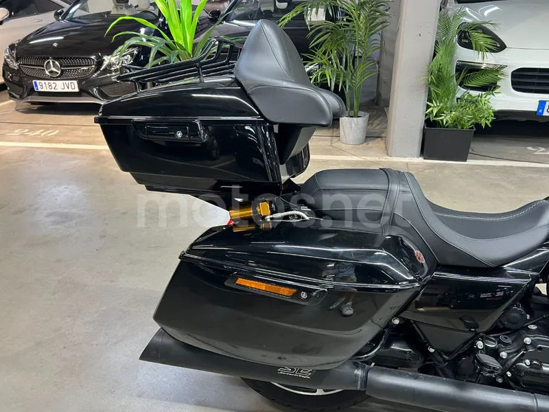 Harley-Davidson Street Glide - Vista 13