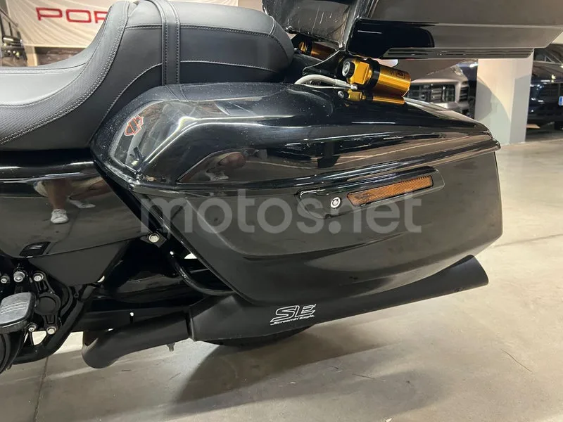 Harley-Davidson Street Glide - Vista 19