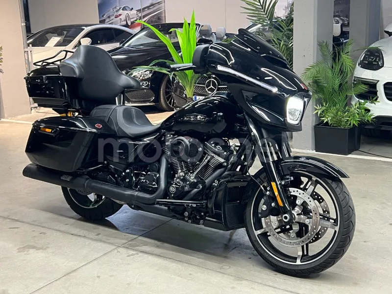 Harley-Davidson Street Glide - Vista 20