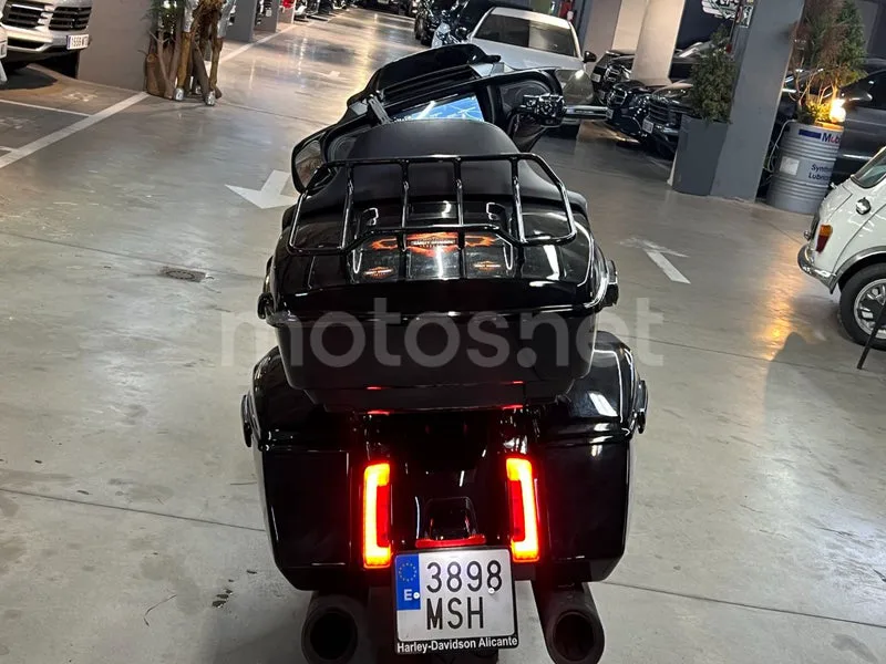 Harley-Davidson Street Glide - Vista 22