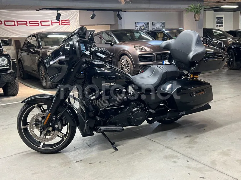 Harley-Davidson Street Glide - Vista 23