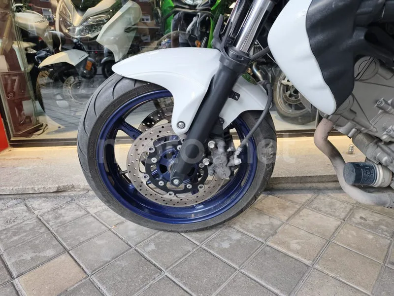 Suzuki Gladius 650 - Vista 8