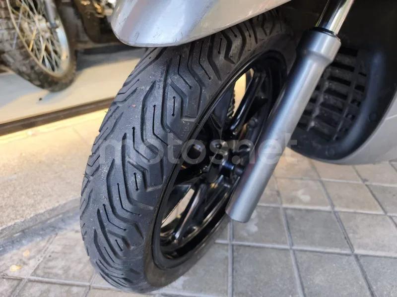 Kymco People GTi 125 - Vista 9