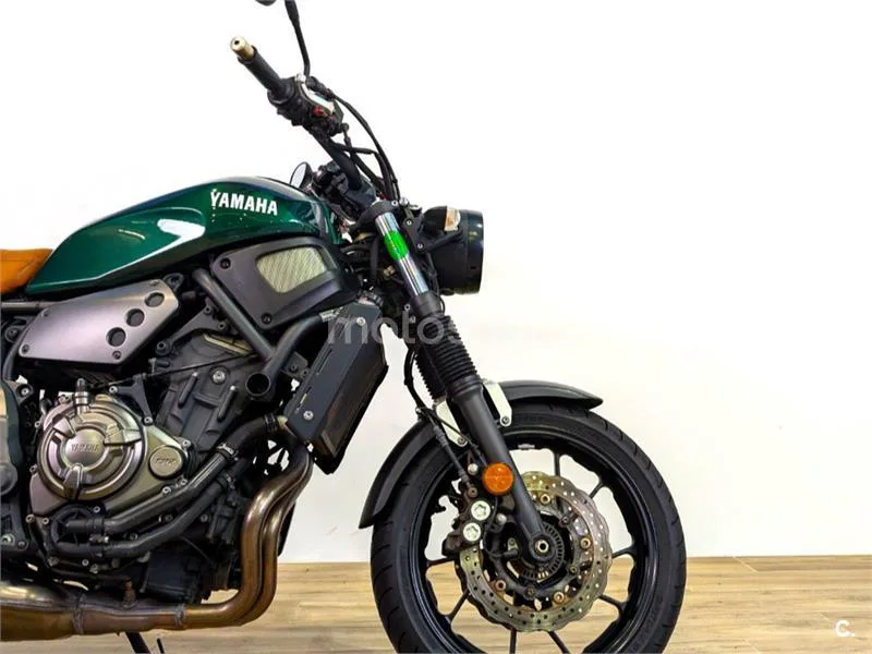 Yamaha XSR700 - Vista 4